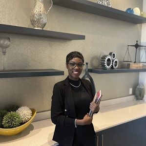 Meet your Posher, Tania